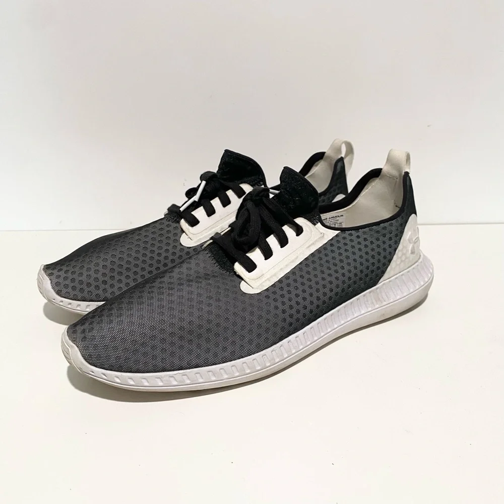 Men’s Under Armour‎ Moda Run Black and White Men's Athletic Shoes